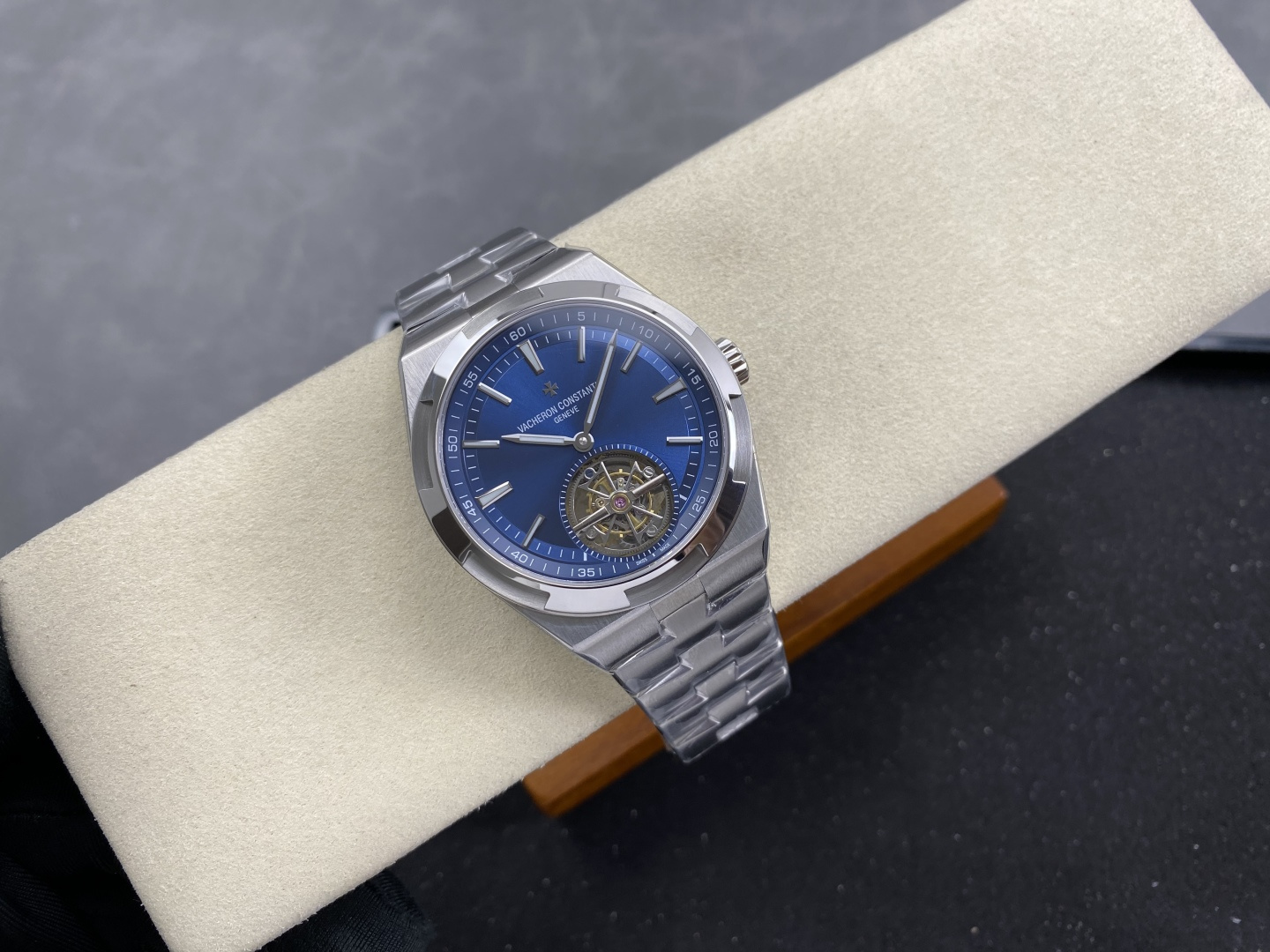 Vacheron Constantin Overseas Stainless steel Blue 42.5X13.5 mm Tourbillon Configuration B40662 1:1 Superclone