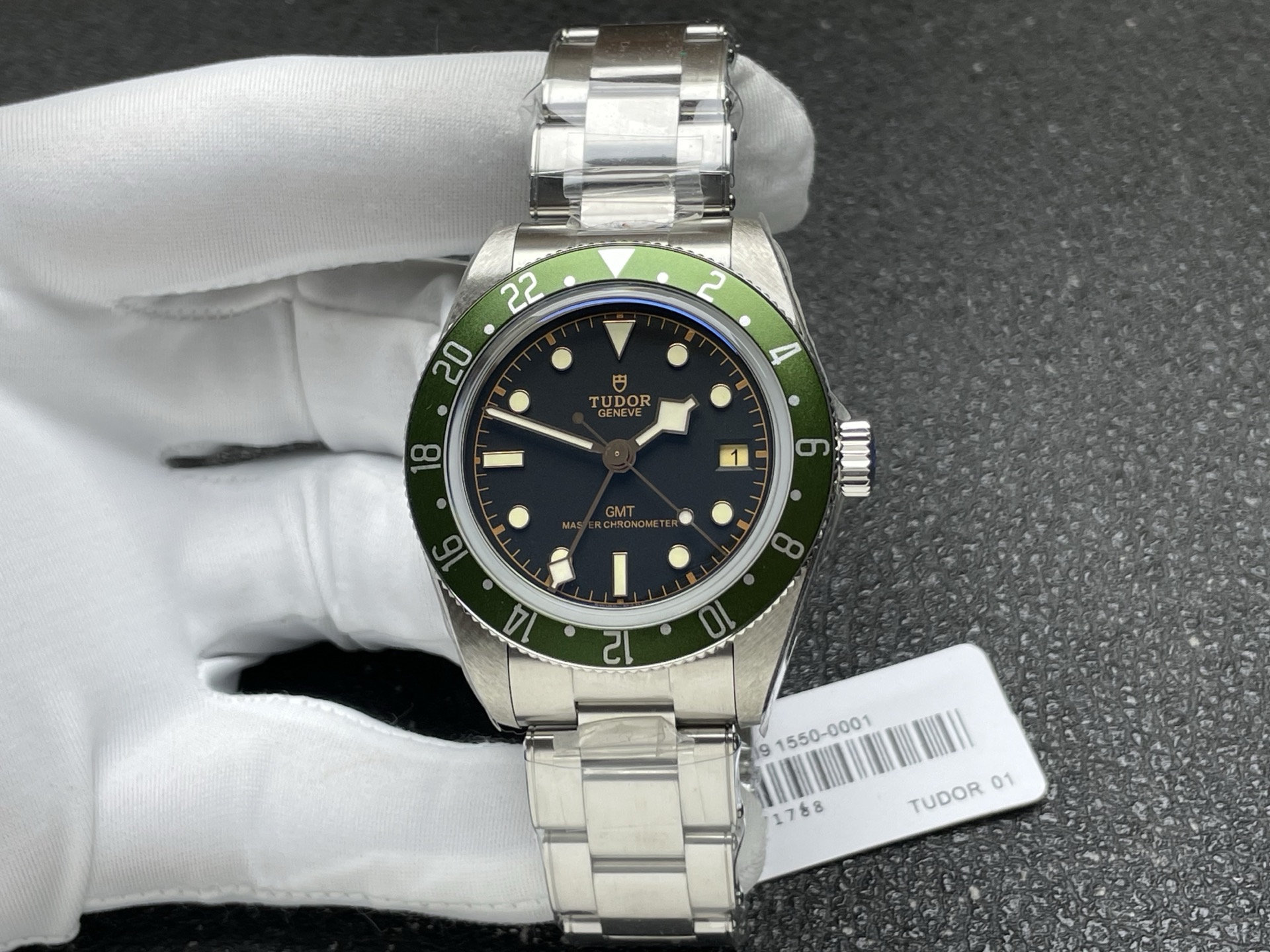 Tudor Black Bay Stainless steel Black dial Stainless-steel bracelet 39 mm GMT / dual time Configuration B87378 1:1 Superclone
