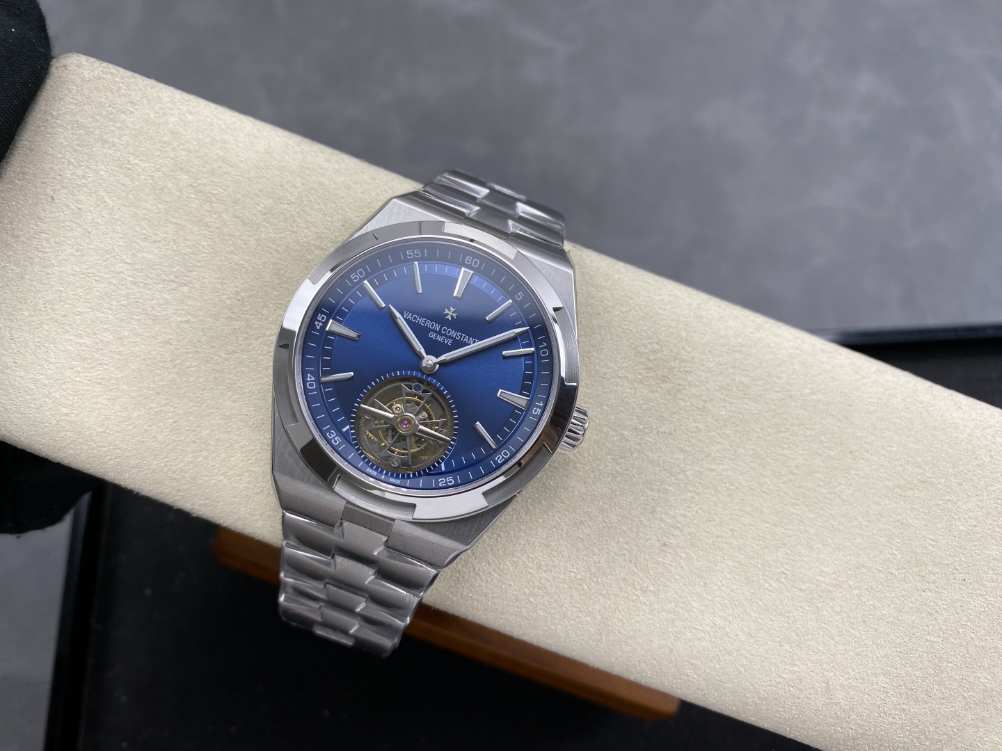 Vacheron Constantin Overseas Stainless steel Blue 42.5X13.5 mm Tourbillon Configuration B40662 1:1 Superclone